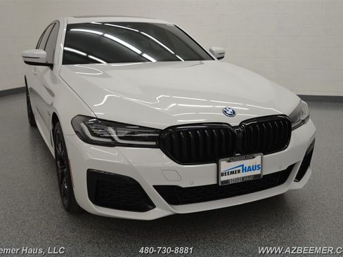Used 2023 BMW 530e w/ M Sport Package RWD image 6