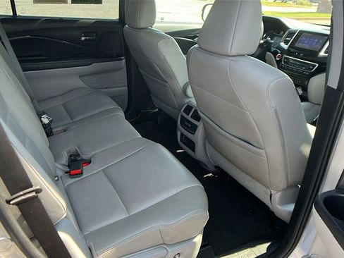 Used 2017 Honda Pilot Touring image 18