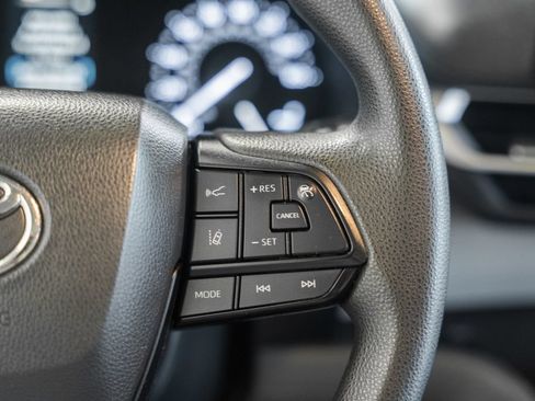 Used 2023 Toyota Sienna LE FWD image 24