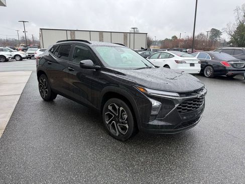 Used 2024 Chevrolet Trax RS w/ Sunroof Package image 9