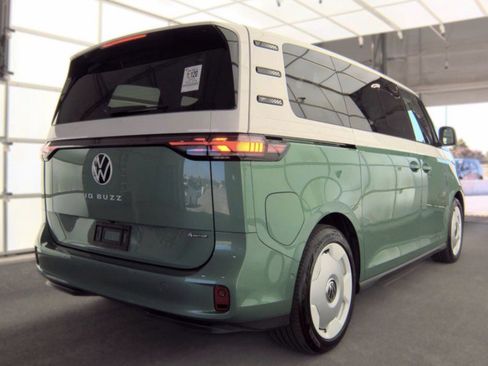 Used 2025 Volkswagen ID. Buzz 1st Edition AWD/4WD image 2