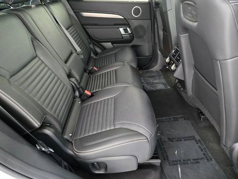 Certified 2025 Land Rover Discovery Dynamic SE AWD/4WD image 17