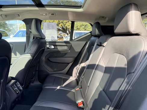 Certified 2025 Volvo XC40 B5 Plus image 15