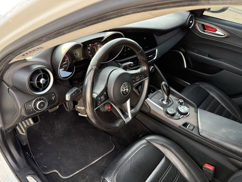 Used 2018 Alfa Romeo Giulia Ti w/ Quick Order Package 22Z Lusso image 15