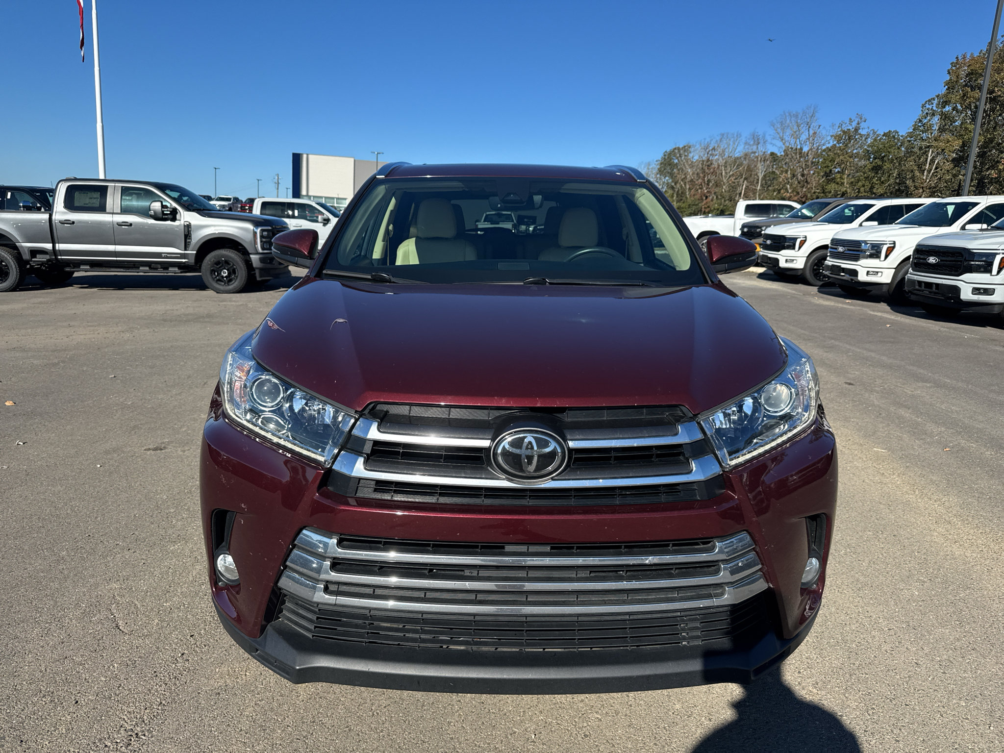 Used 2017 Toyota Highlander Limited FWD image 2