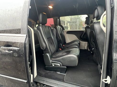 Used 2017 Dodge Grand Caravan SXT image 31