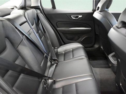 Used 2025 Volvo S60 B5 Core image 19