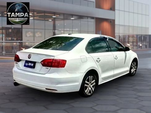 Used 2011 Volkswagen Jetta TDI FWD image 6