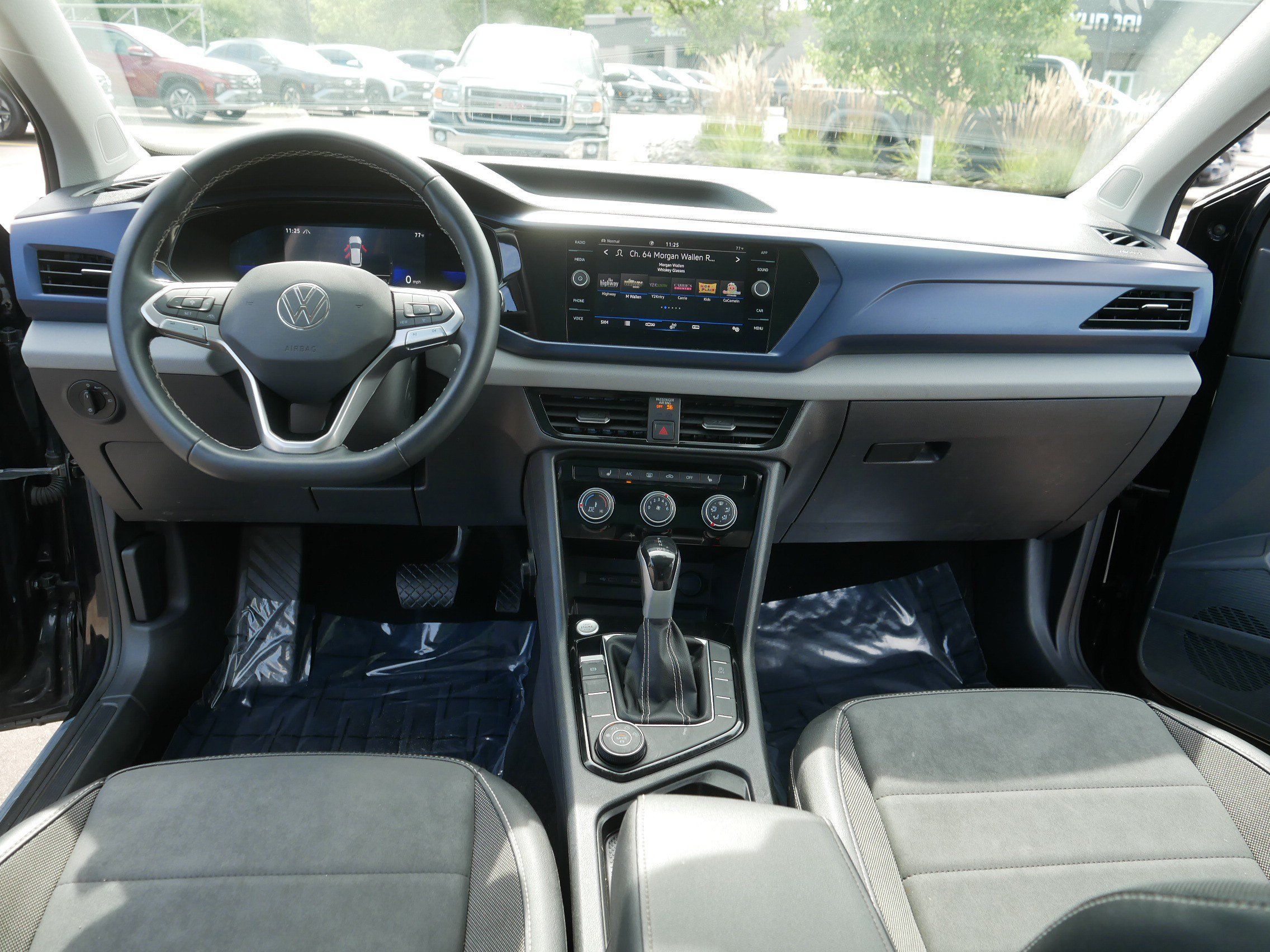 Used 2023 Volkswagen Taos SE w/ Panoramic Sunroof Package AWD/4WD image 21