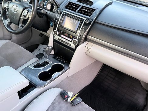 Used 2013 Toyota Camry XLE w/ Leather Pkg image 17
