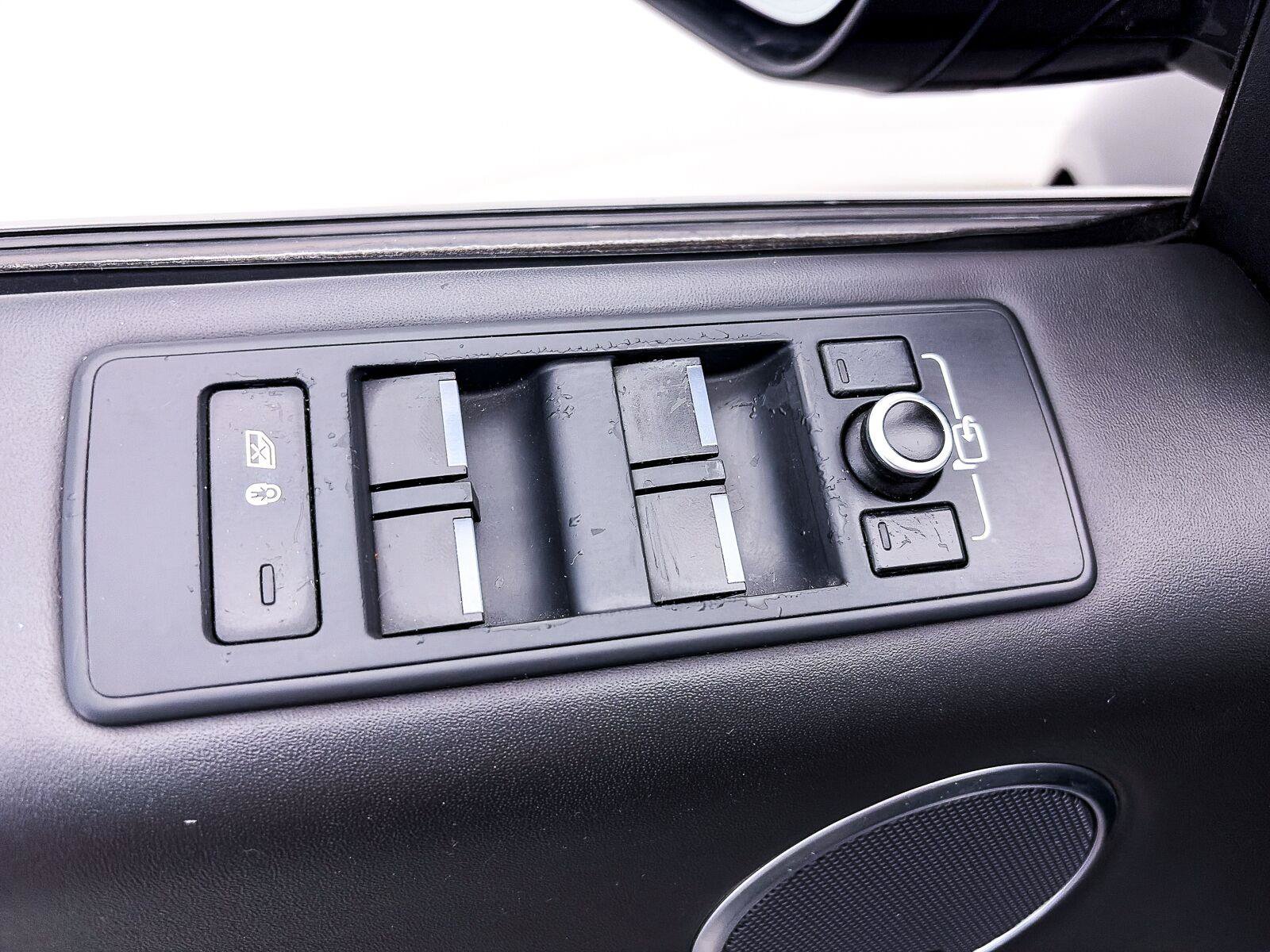 Used 2015 Land Rover Range Rover Sport SVR AWD/4WD image 15