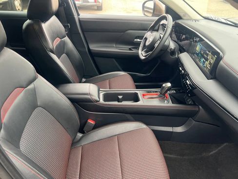 Certified 2025 Nissan Kicks SR AWD/4WD image 20