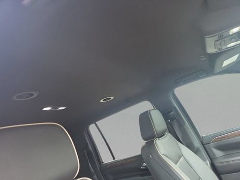 Used 2022 Chevrolet Suburban Premier AWD/4WD image 34