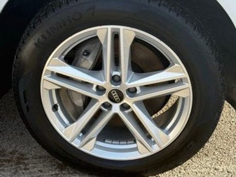 Used 2025 Audi Q5 e Premium Plus w/ Premium Plus Package image 4