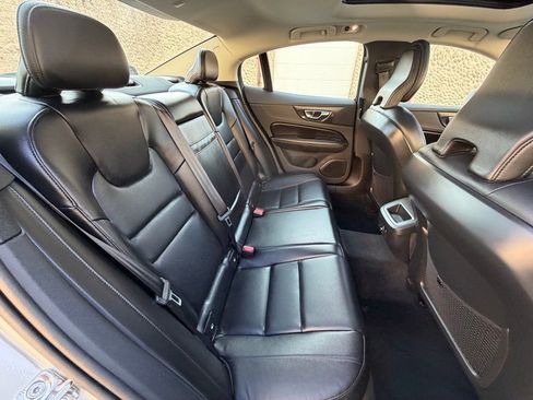 Used 2020 Volvo S60 T5 Momentum image 27