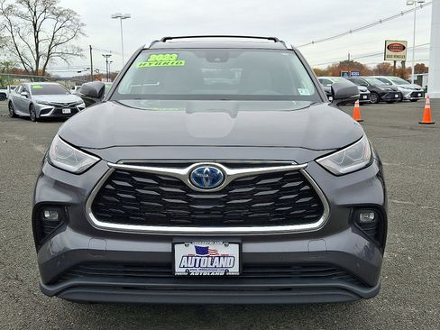 Used 2023 Toyota Highlander Limited image 2