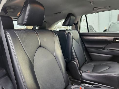 Used 2022 Toyota Highlander Limited image 15