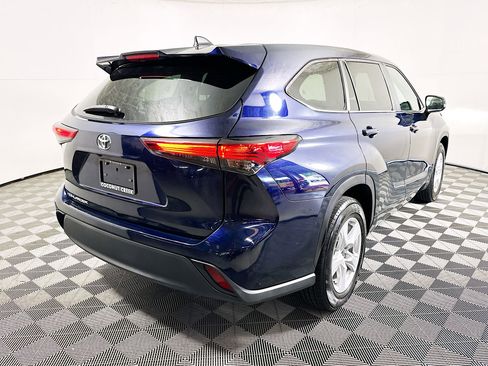 Used 2023 Toyota Highlander L image 3