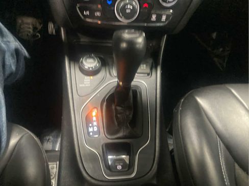 Used 2020 Jeep Cherokee Latitude Plus image 21