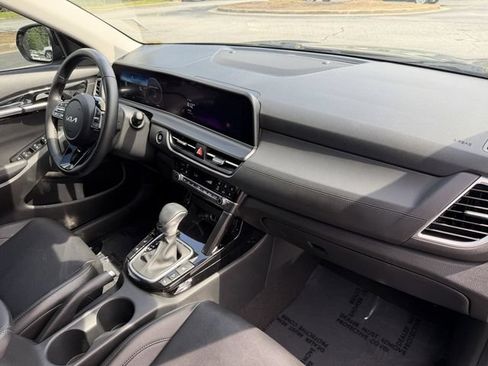 Certified 2025 Kia Seltos EX FWD image 40