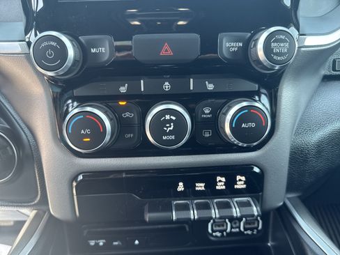 Used 2019 RAM 1500 Big Horn AWD/4WD image 16