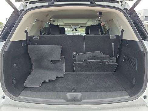 Used 2025 Nissan Pathfinder SL w/ SL Premium Package FWD image 16