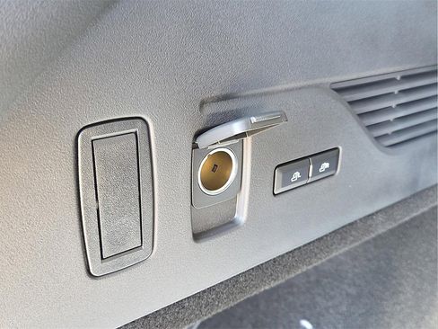 New 2026 Lincoln Nautilus Reserve image 9