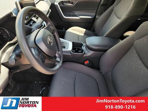 Used 2025 Toyota RAV4 XLE FWD image 14
