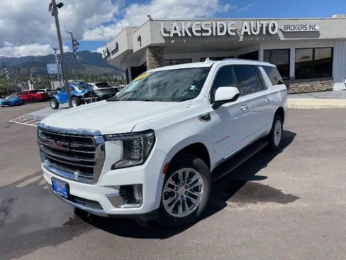 Used 2023 GMC Yukon XL SLT AWD/4WD image 3
