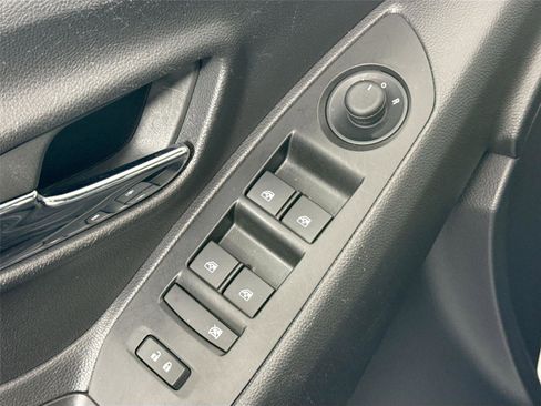 Used 2022 Chevrolet Trax LT w/ LT Convenience Package image 26