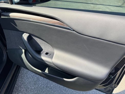 Used 2021 Tesla Model S Plaid image 19