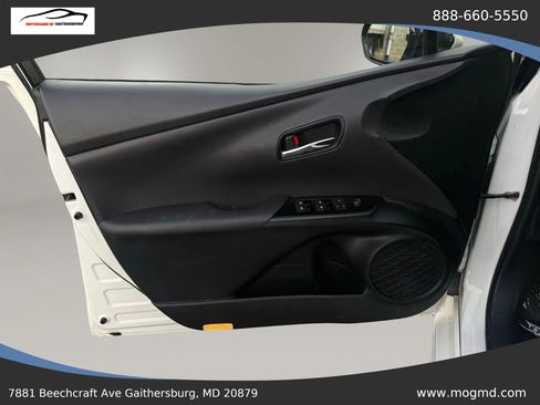 Used 2018 Toyota Prius Prime Plus w/ Carpet Mat Package FWD image 19