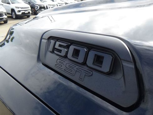 Certified 2025 RAM 1500 Warlock AWD/4WD image 17