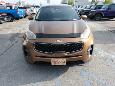 Used 2017 Kia Sportage LX image 2