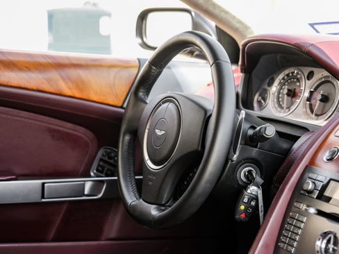 Used 2005 Aston Martin DB9 Coupe RWD image 13