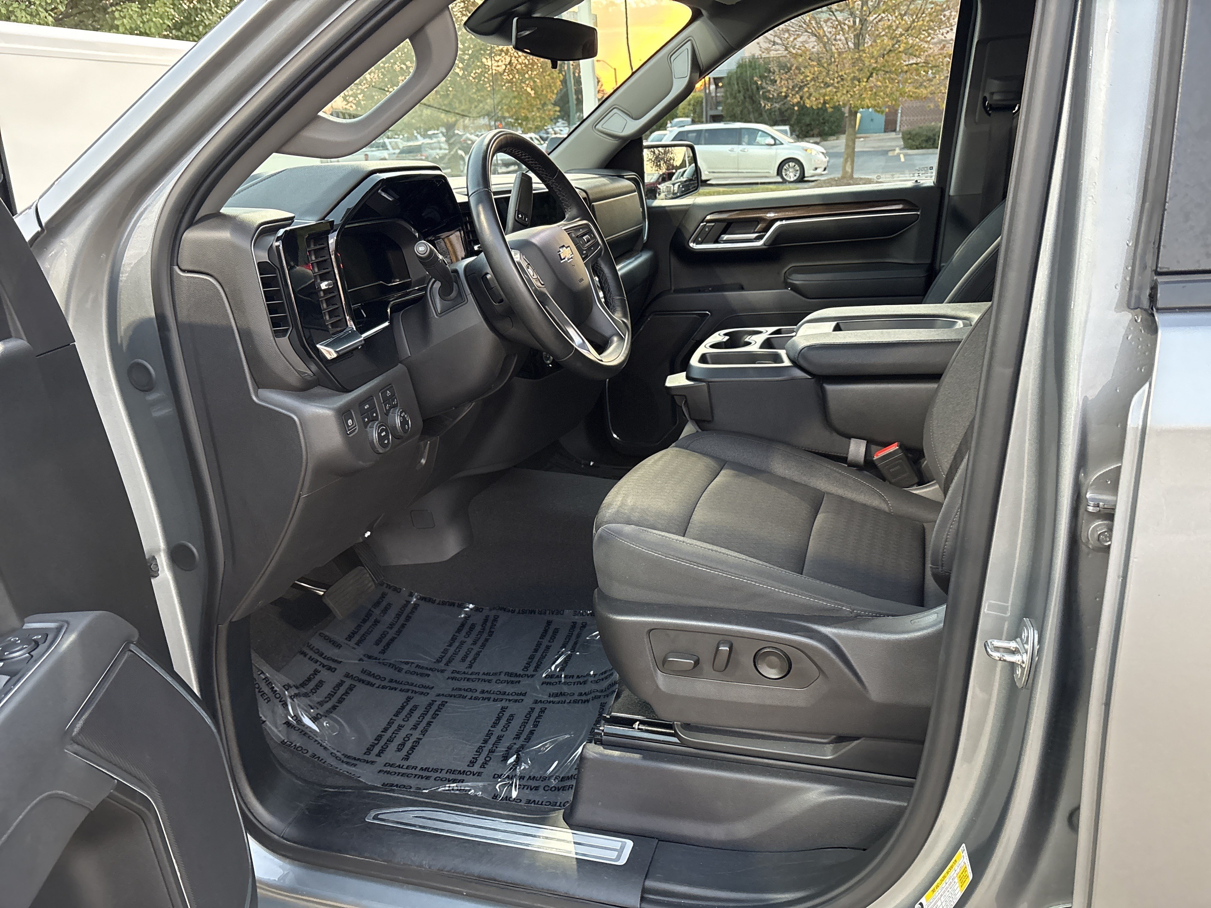 Used 2024 Chevrolet Silverado 1500 LT AWD/4WD image 11
