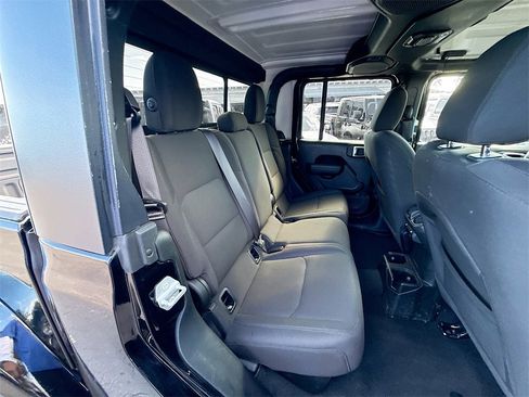 Used 2023 Jeep Gladiator Sport image 30