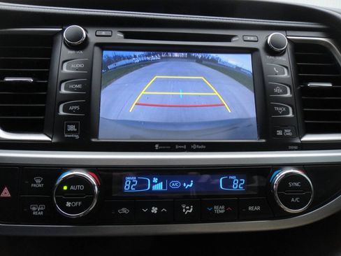 Used 2016 Toyota Highlander Limited FWD image 13