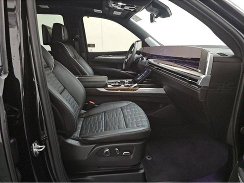 Used 2025 Cadillac Escalade Sport Platinum AWD/4WD image 8