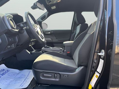 Used 2023 Toyota Tacoma TRD Off-Road image 17