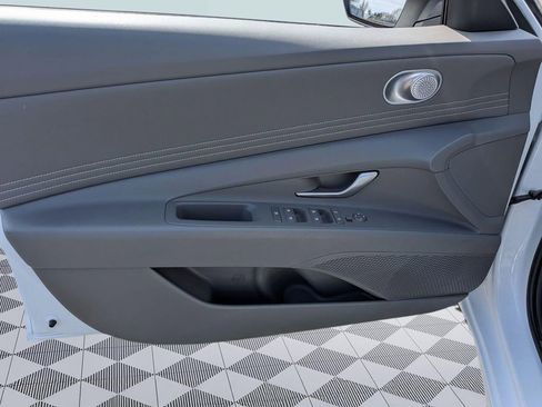 Used 2025 Hyundai Elantra SEL FWD image 10