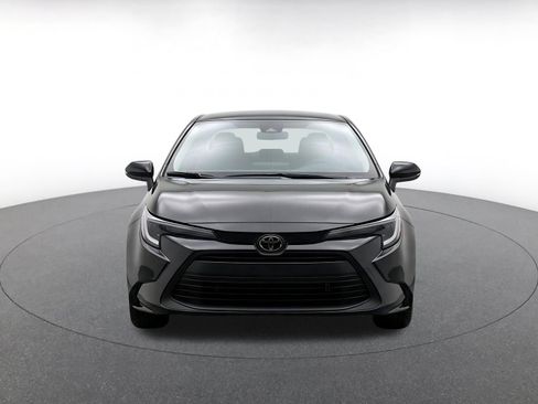 Used 2025 Toyota Corolla LE FWD image 2