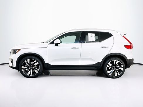 Used 2023 Volvo XC40 B5 Plus w/ Driver Assist Package image 4