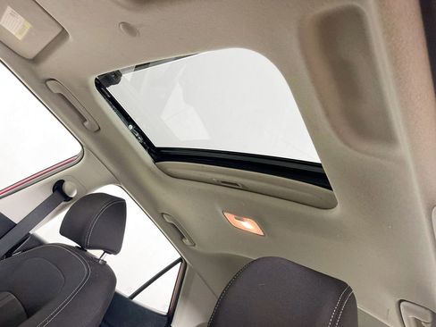 Used 2022 Hyundai Venue SEL w/ Cargo Package image 17