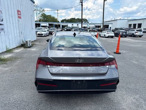 Used 2024 Hyundai Elantra Limited FWD image 7