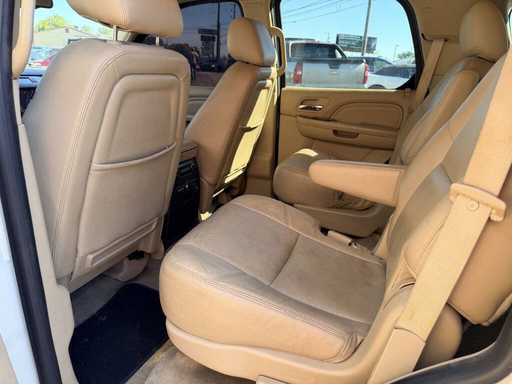 Used 2014 Cadillac Escalade Luxury RWD image 7