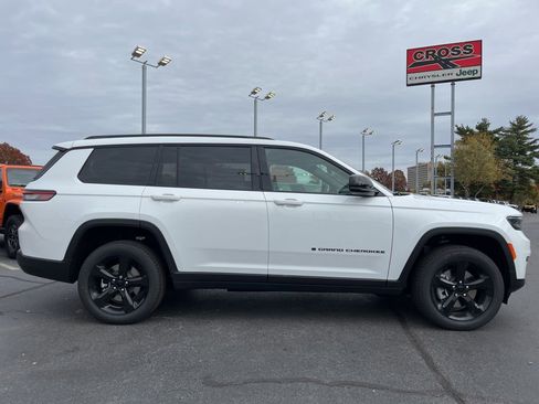 New 2025 Jeep Grand Cherokee L Limited w/ Black Appearance Package image 44