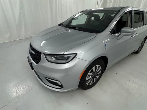 Used 2022 Chrysler Pacifica Touring-L FWD image 7