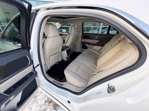 Used 2017 Lincoln Continental Reserve w/ Climate Package image 12