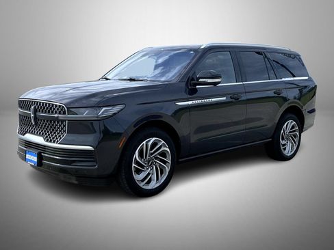 Used 2025 Lincoln Navigator Reserve AWD/4WD image 1